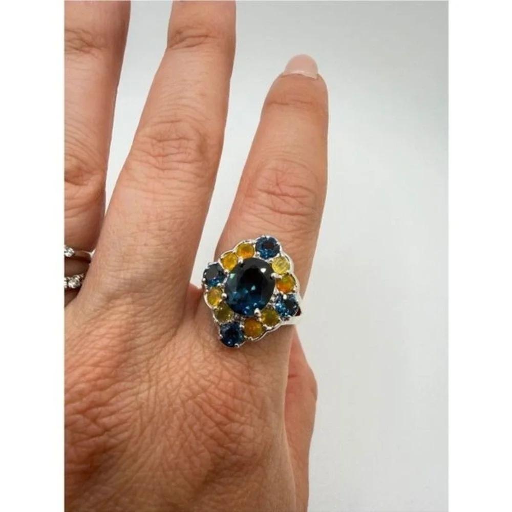 Stunning oval cut, faceted London Blue topaz and opal accent, 925 ring!